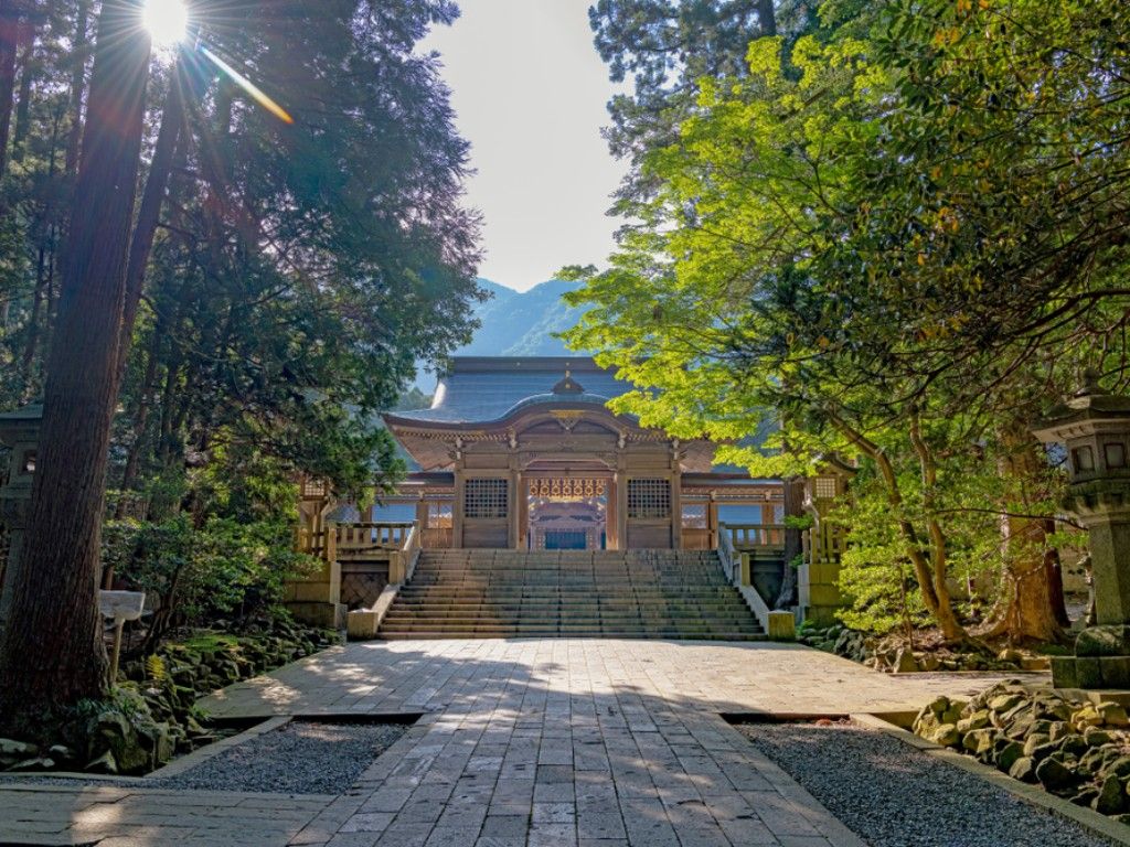Yahiko Shrine